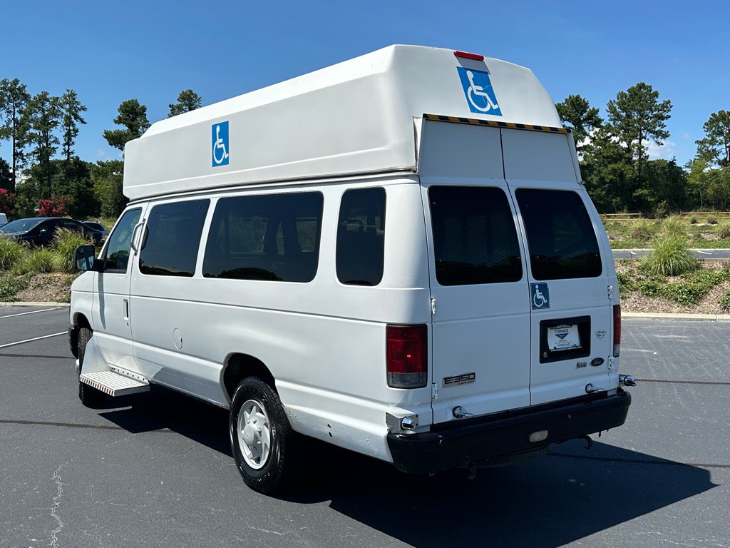2010 Ford Econoline Image 11