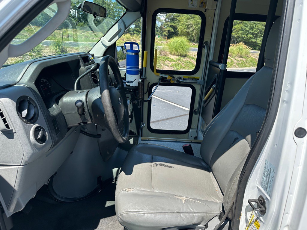 2010 Ford Econoline Image 12