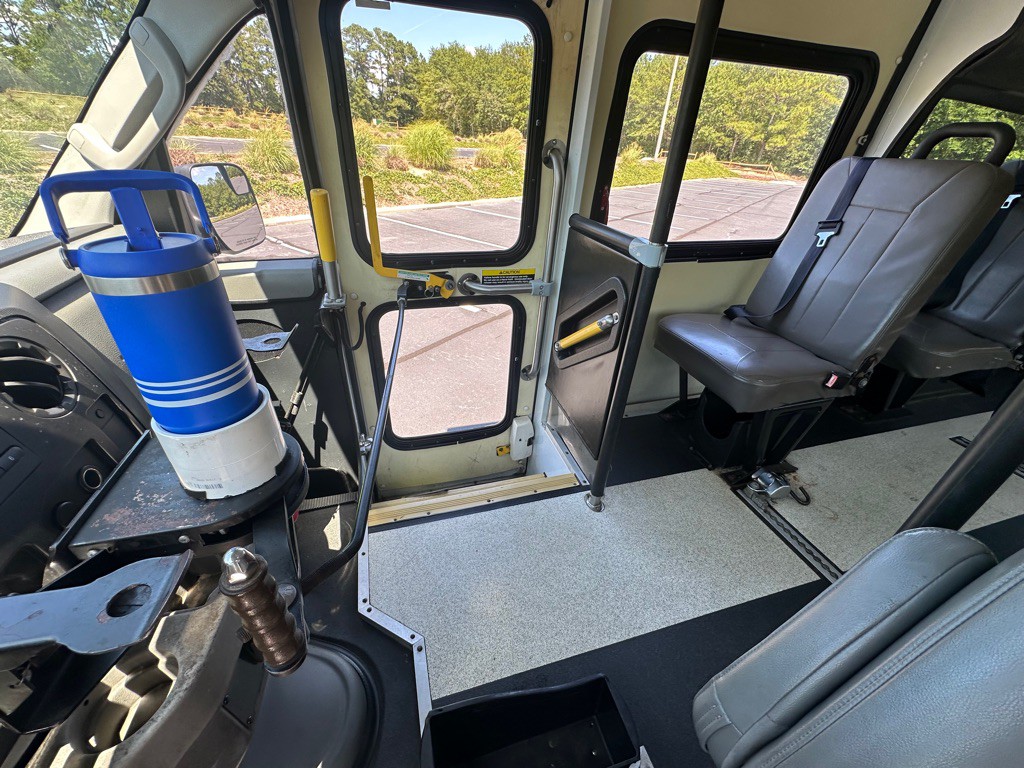 2010 Ford Econoline Image 14