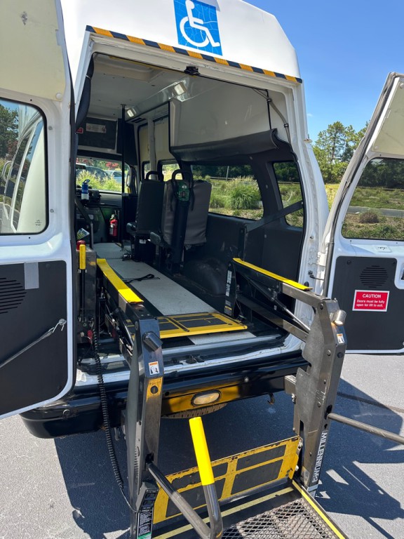 2010 Ford Econoline Image 21