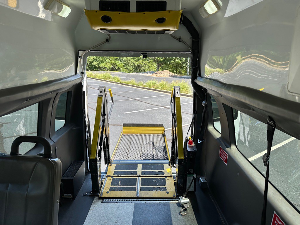 2010 Ford Econoline Image 23