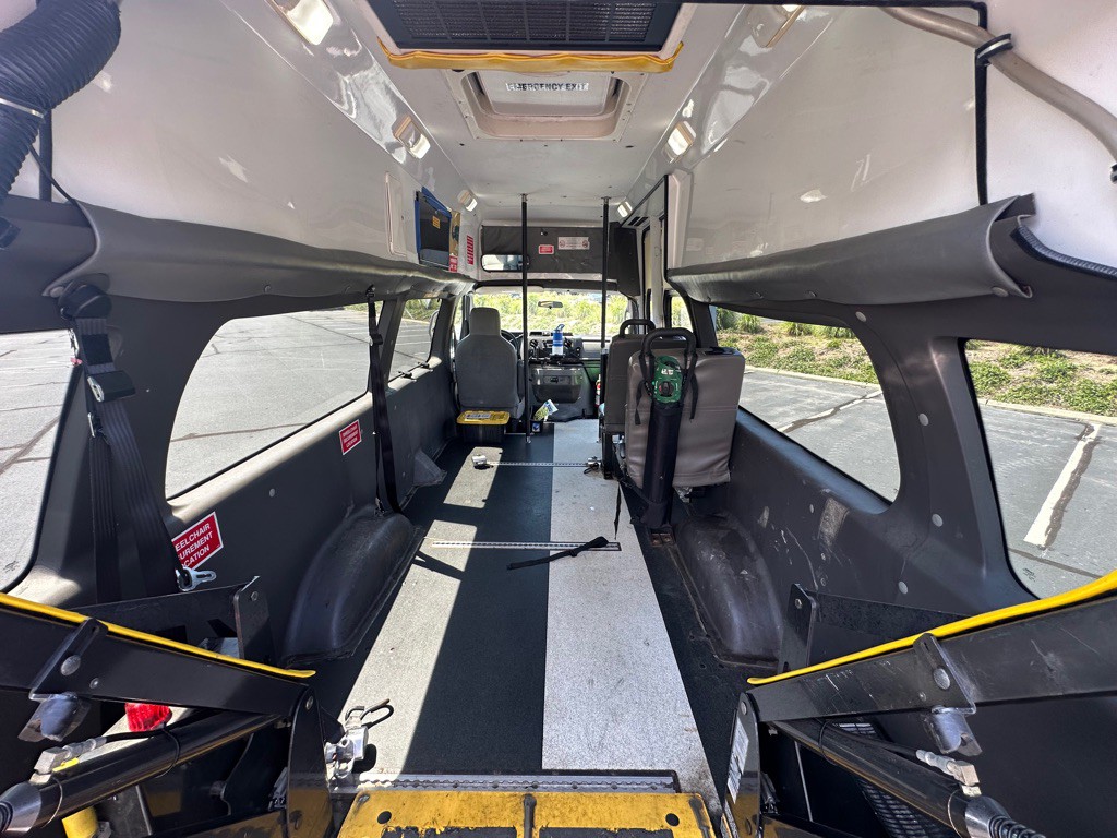 2010 Ford Econoline Image 24