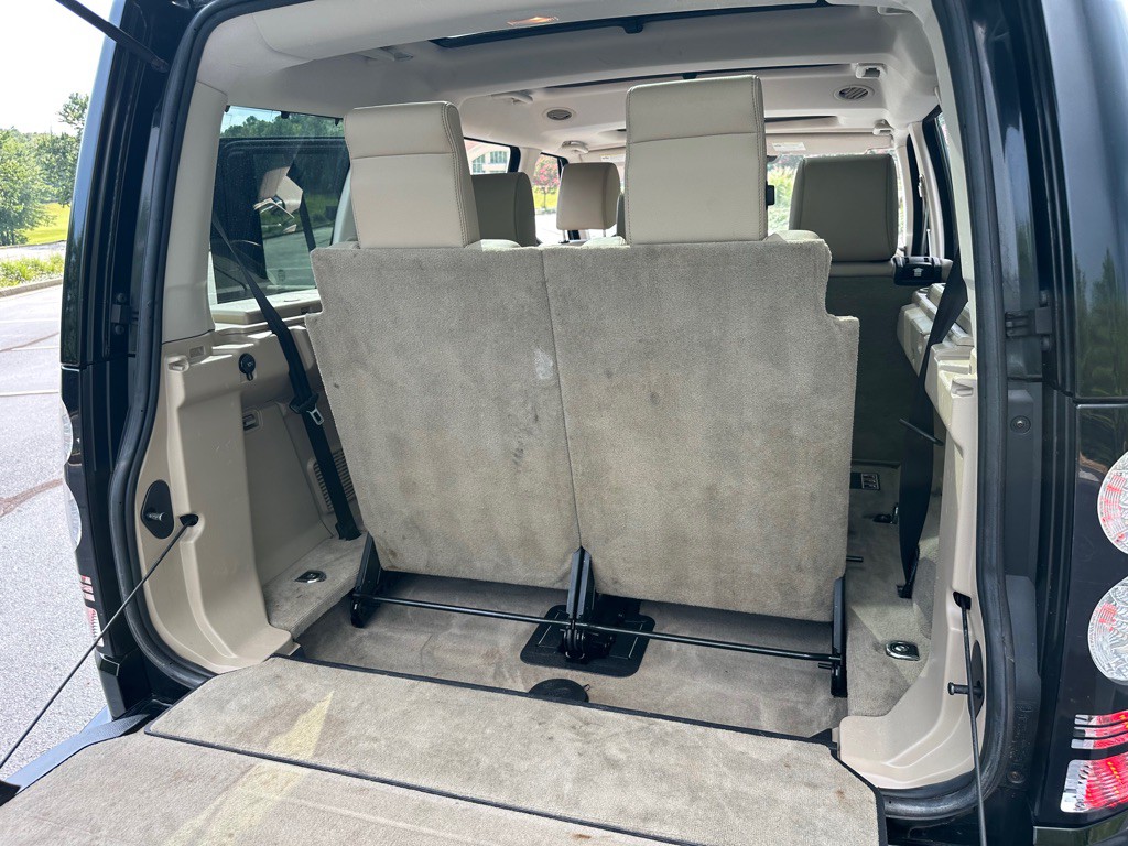2015 Land Rover LR4 Image 18