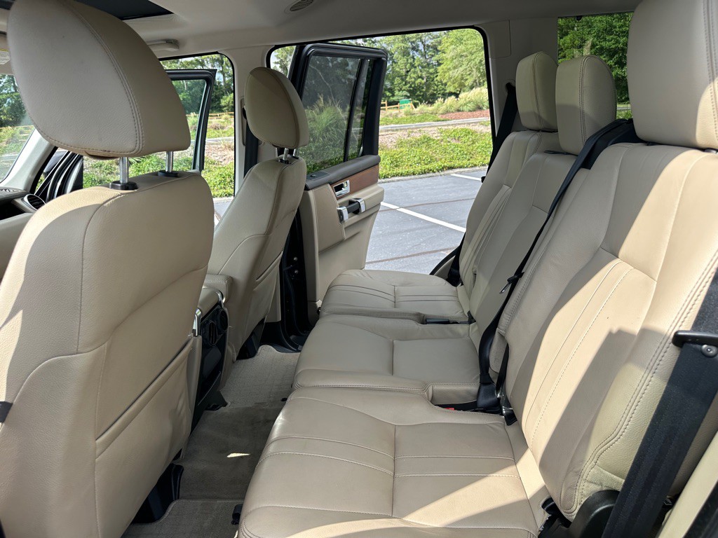 2015 Land Rover LR4 Image 19