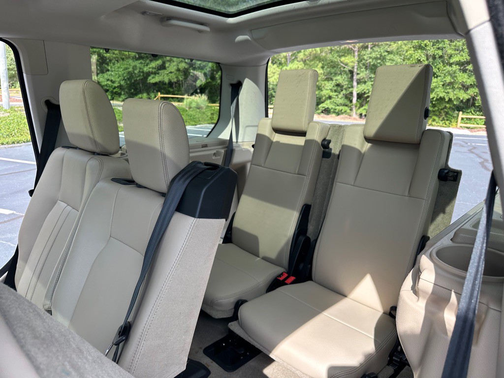 2015 Land Rover LR4 Image 20