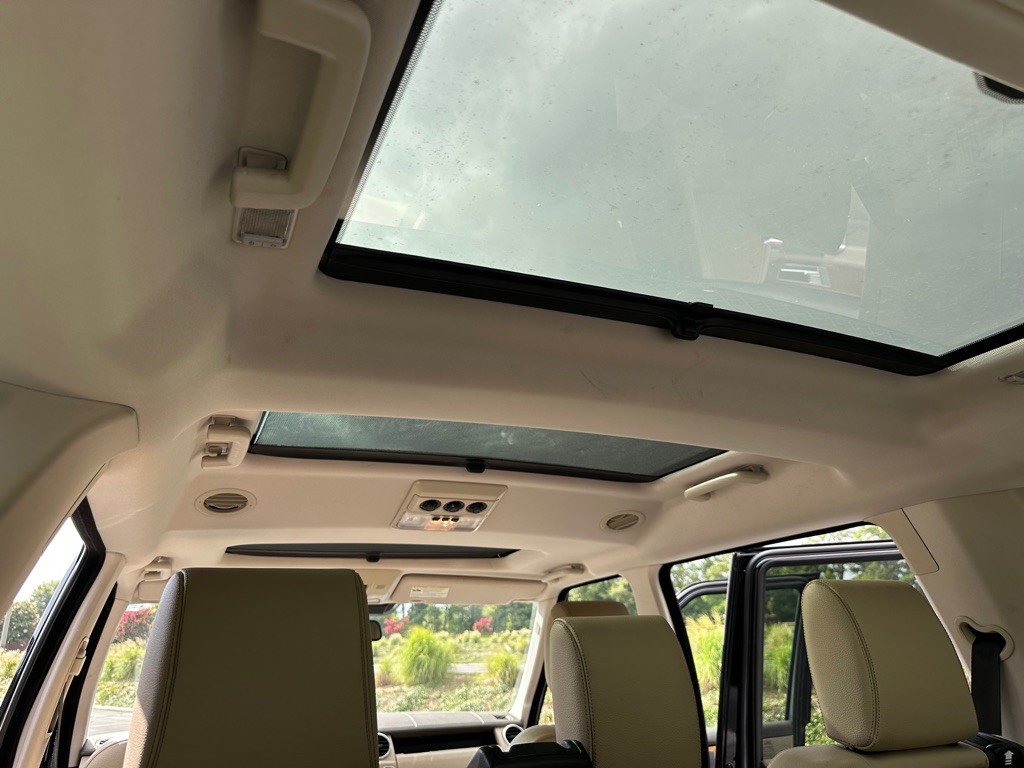 2015 Land Rover LR4 Image 21