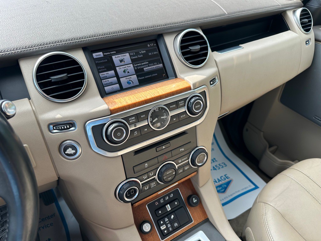 2015 Land Rover LR4 Image 23