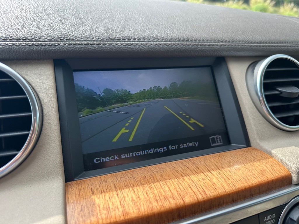 2015 Land Rover LR4 Image 24