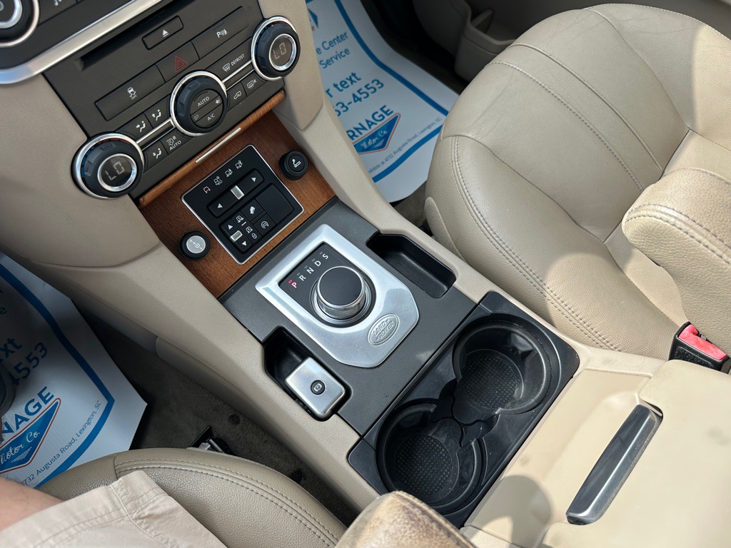 2015 Land Rover LR4 Image 25