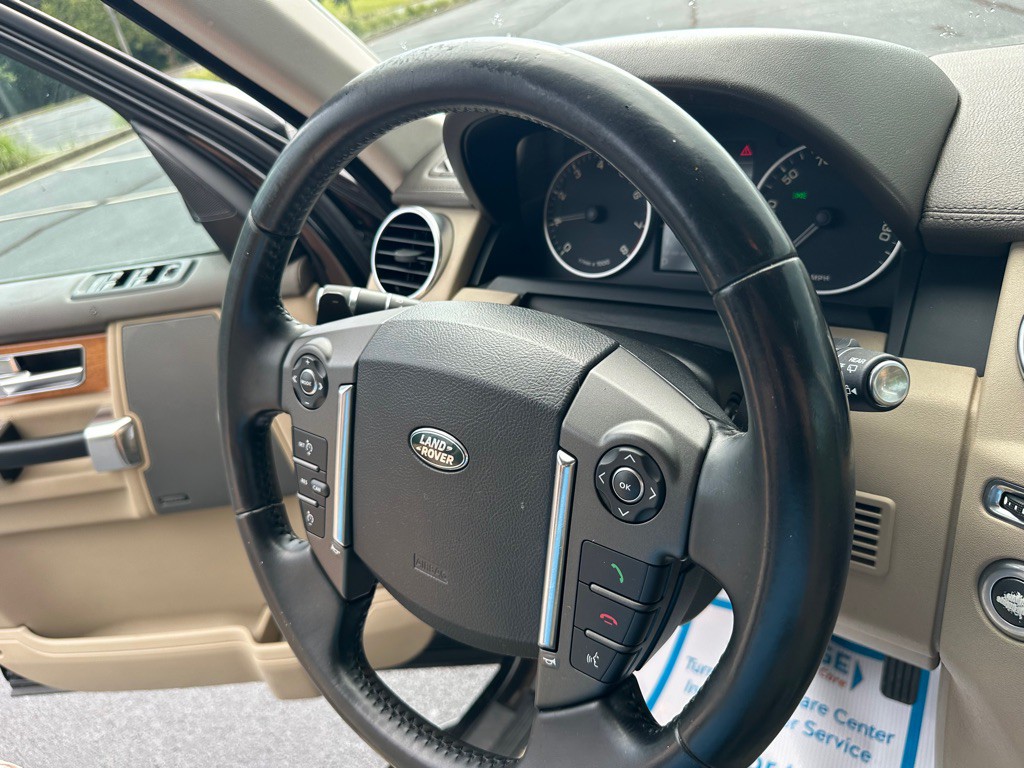 2015 Land Rover LR4 Image 26