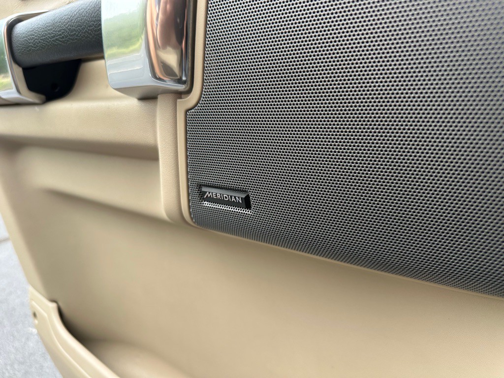 2015 Land Rover LR4 Image 27