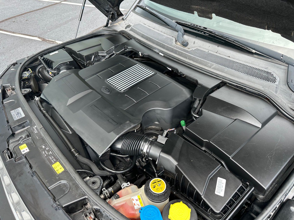 2015 Land Rover LR4 Image 30