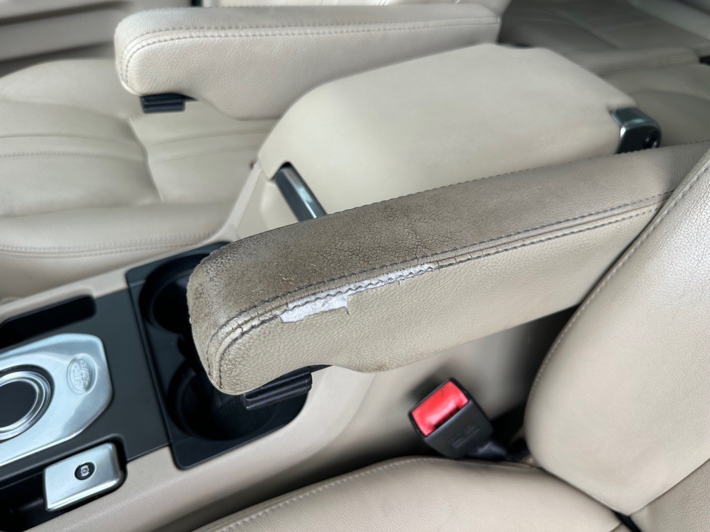 2015 Land Rover LR4 Image 34