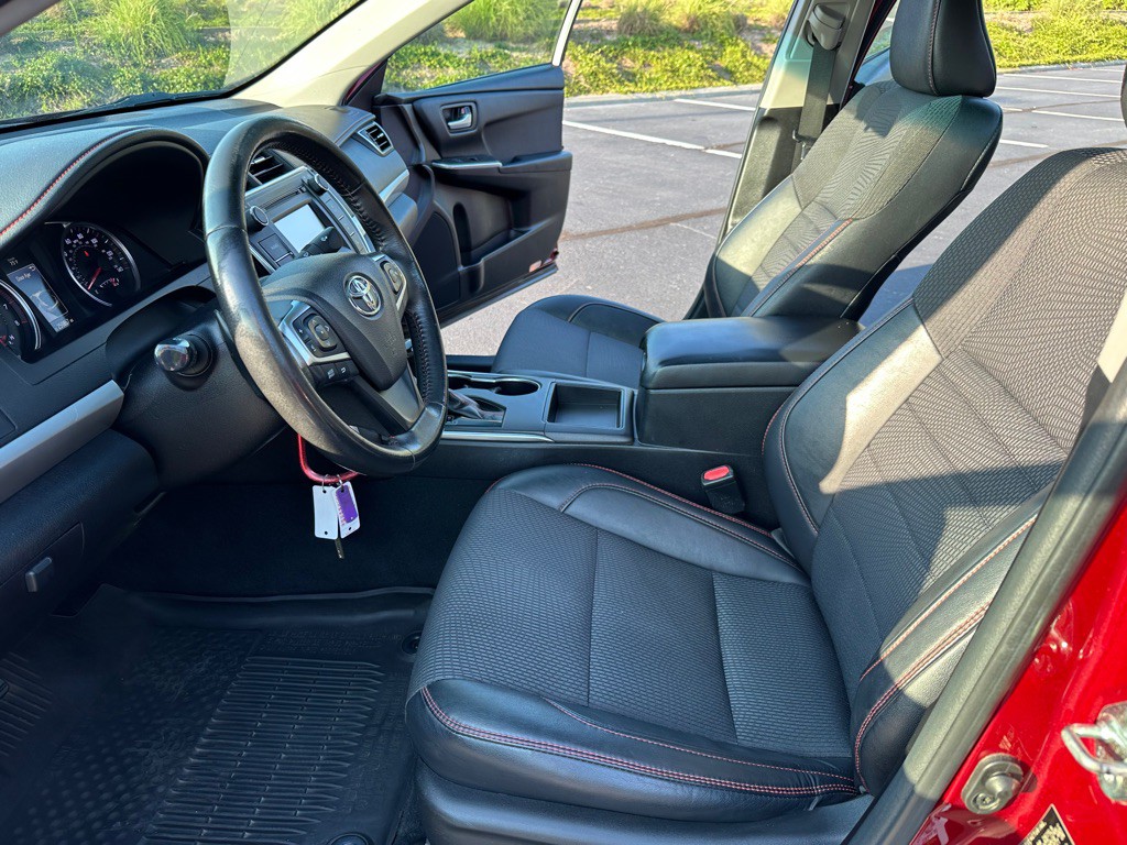 2017 Toyota Camry Image 14