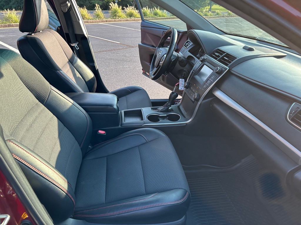 2017 Toyota Camry Image 16