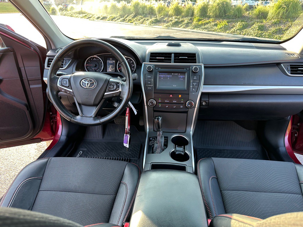 2017 Toyota Camry Image 18