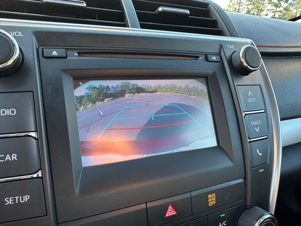 2017 Toyota Camry Image 24