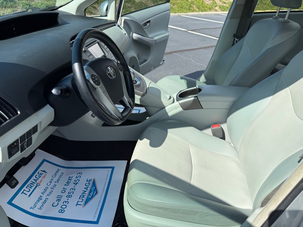 2015 Toyota Prius Image 11