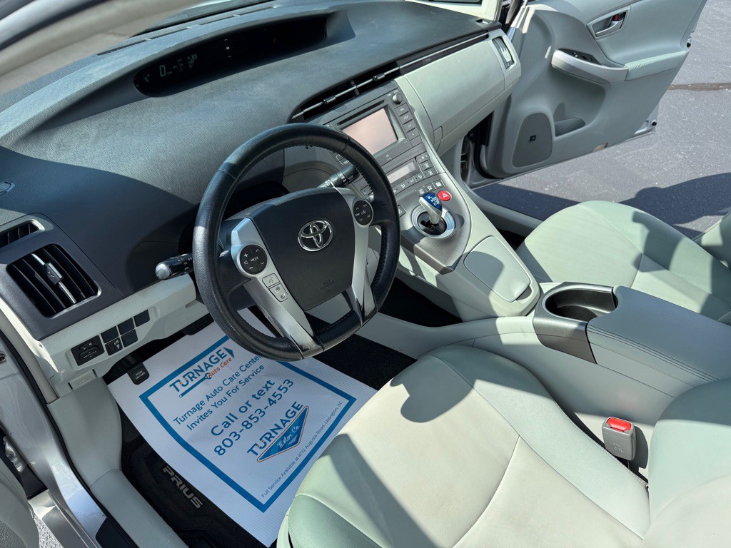 2015 Toyota Prius Image 12