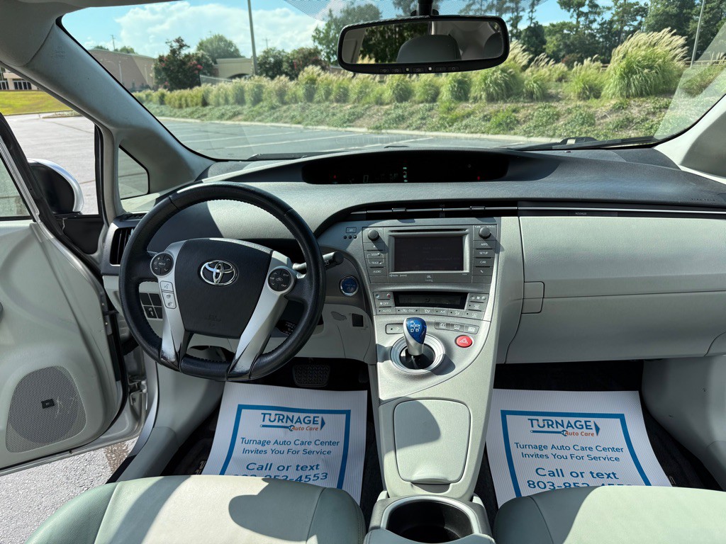2015 Toyota Prius Image 13