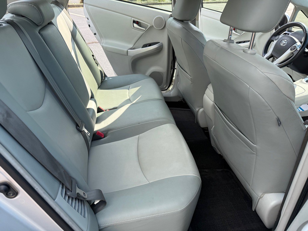 2015 Toyota Prius Image 16