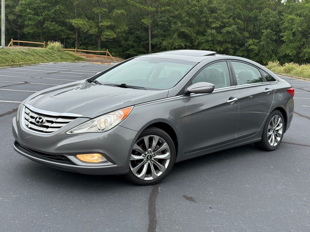 2011 Hyundai Sonata Image 2