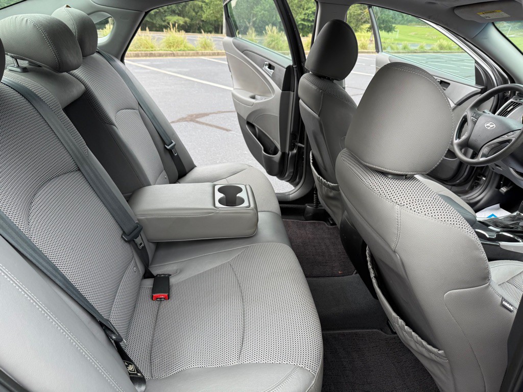 2011 Hyundai Sonata Image 16