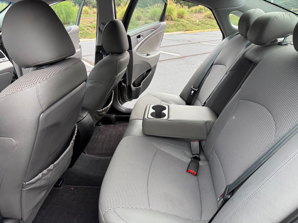 2011 Hyundai Sonata Image 17