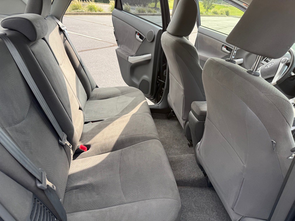 2011 Toyota Prius Image 16