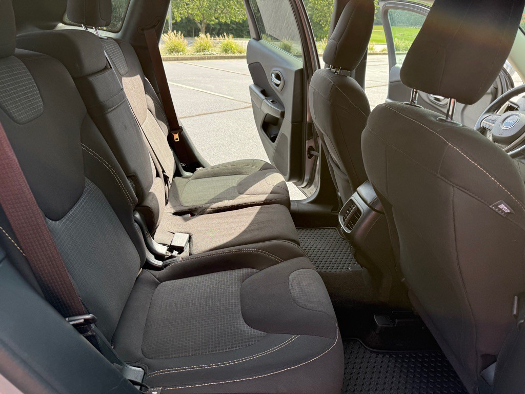 2016 Jeep Cherokee Image 16