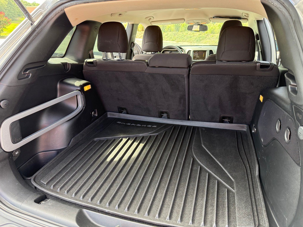 2016 Jeep Cherokee Image 17