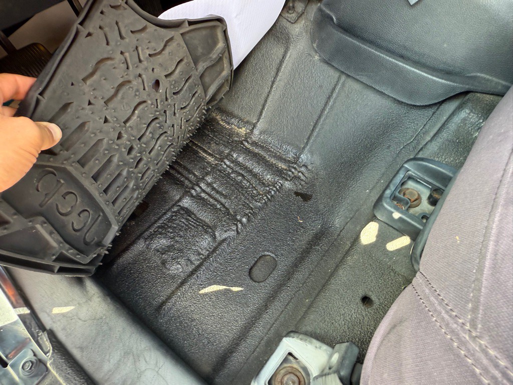 2013 Jeep Wrangler Image 14