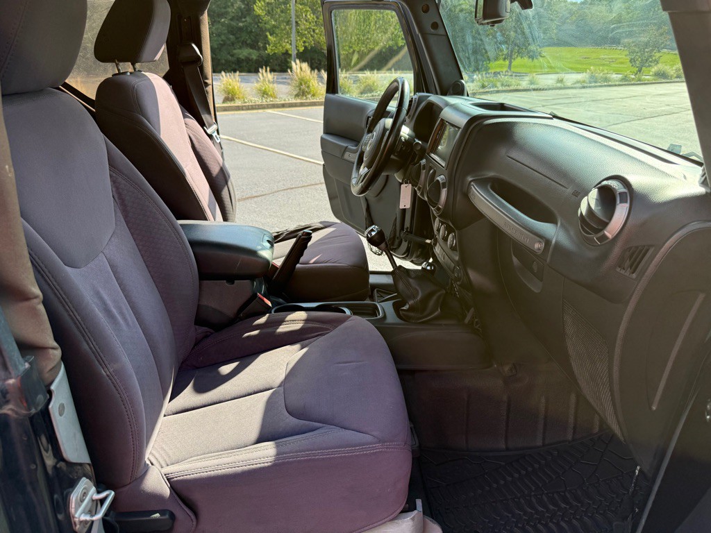 2013 Jeep Wrangler Image 15