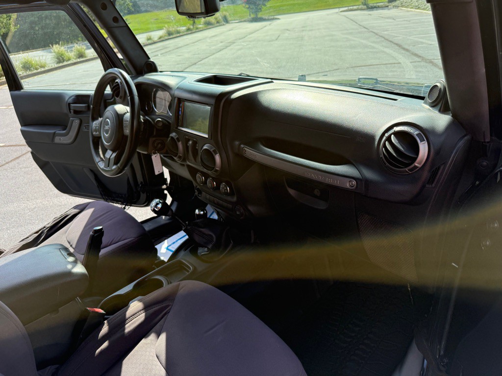 2013 Jeep Wrangler Image 16