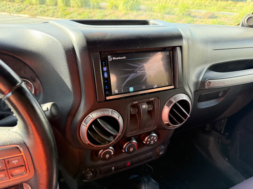 2013 Jeep Wrangler Image 21