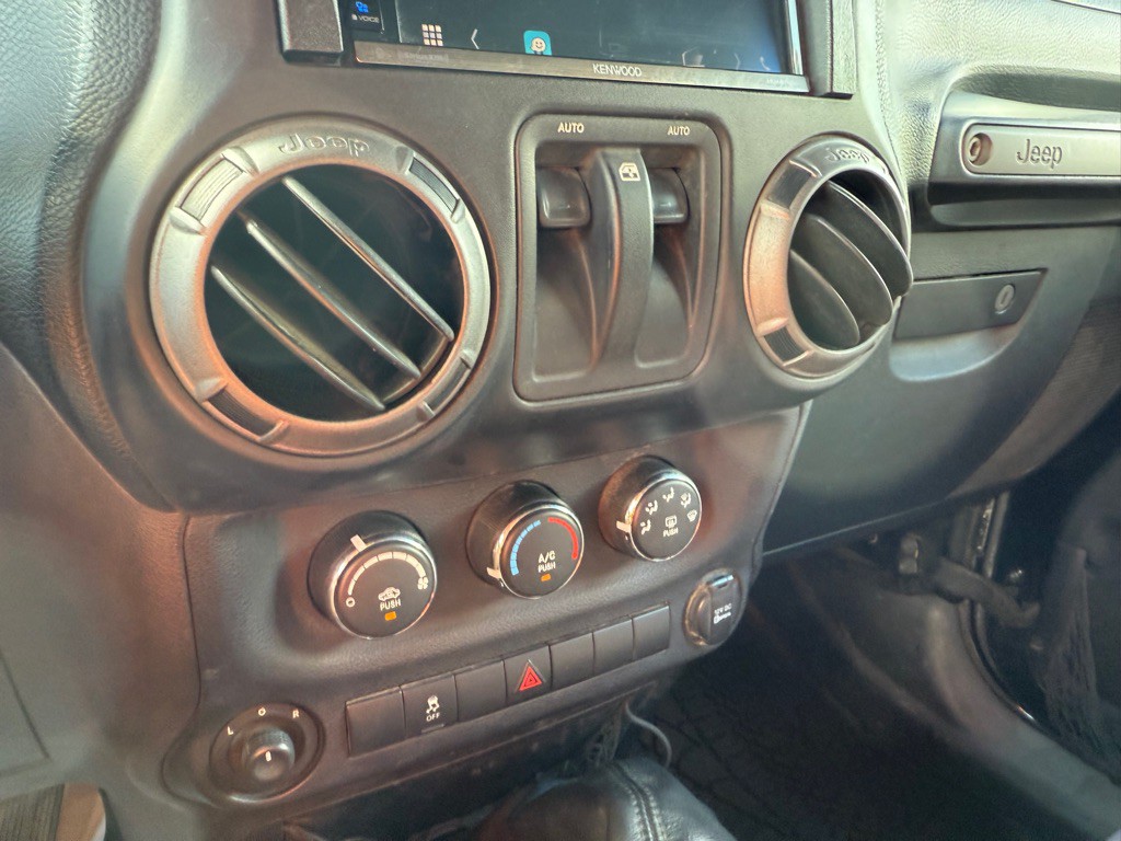 2013 Jeep Wrangler Image 23