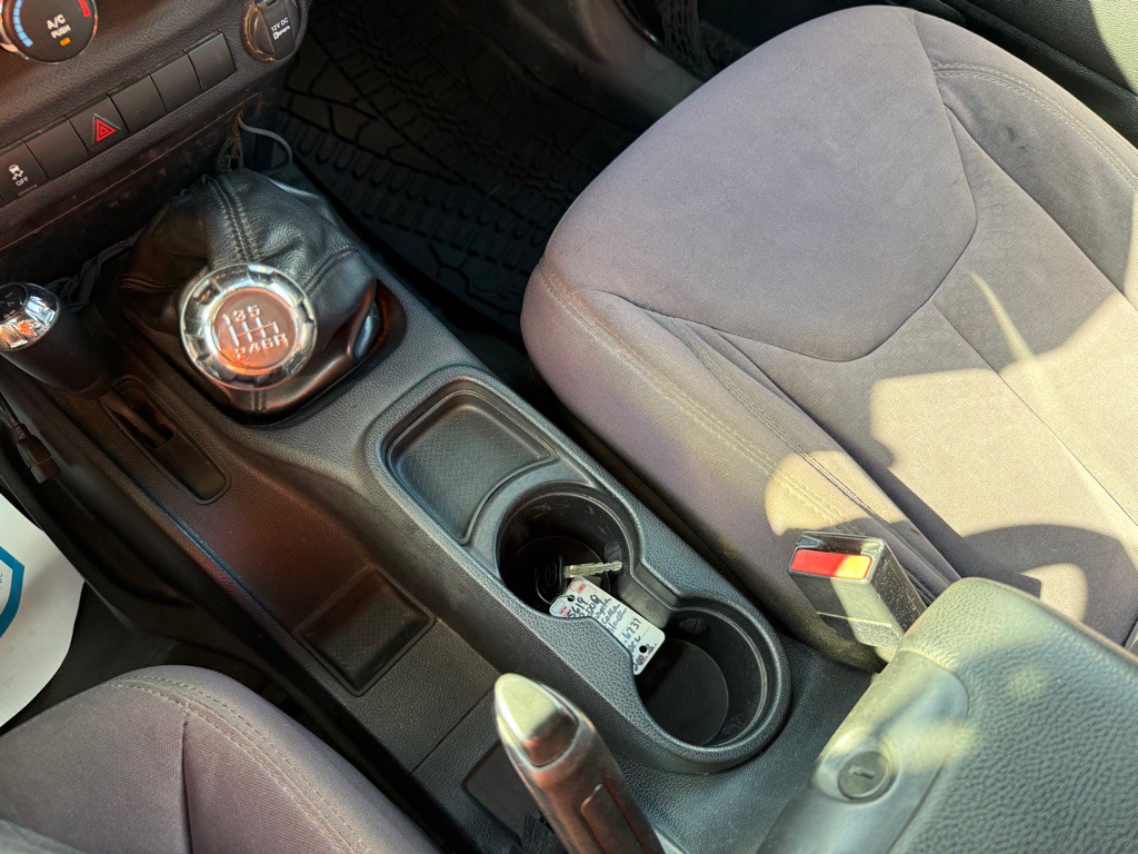 2013 Jeep Wrangler Image 24