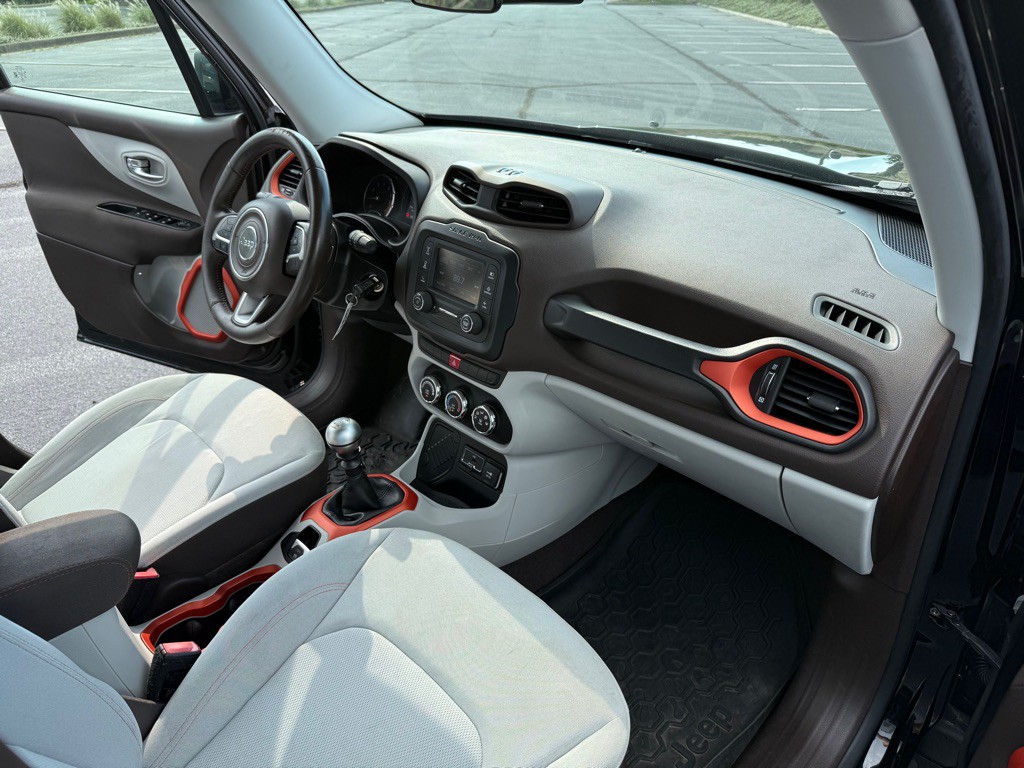 2015 Jeep Renegade Image 13