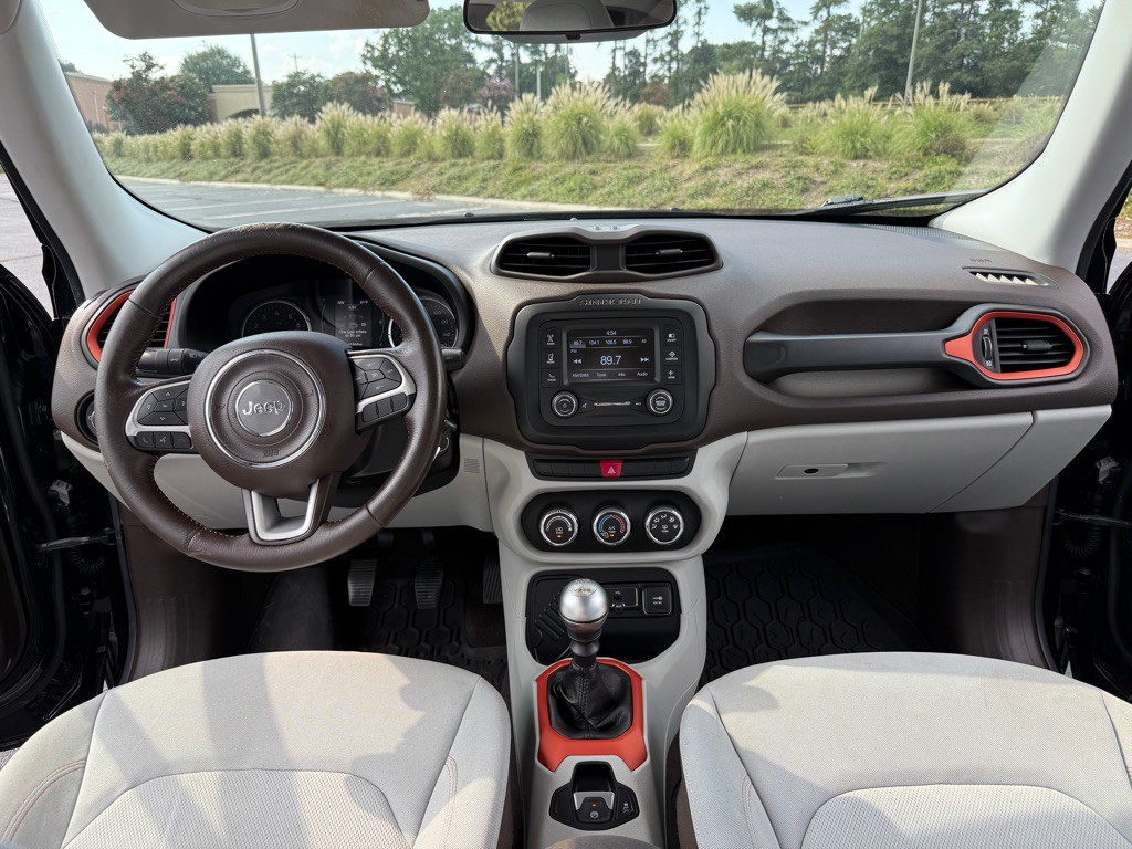 2015 Jeep Renegade Image 14