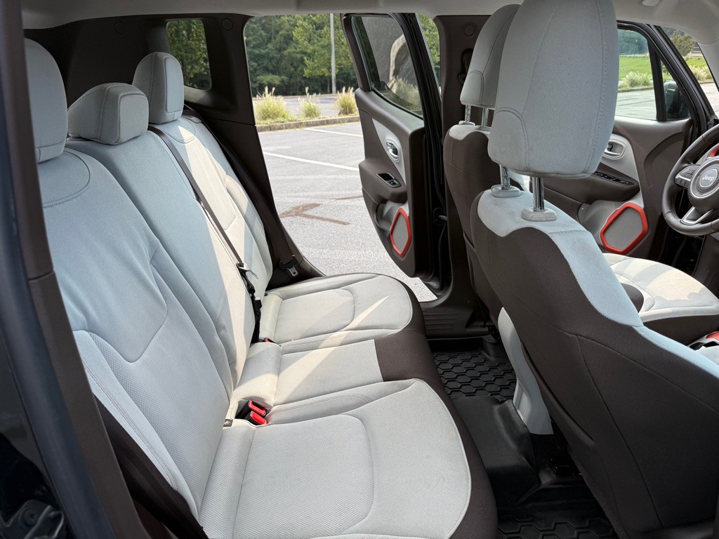 2015 Jeep Renegade Image 15