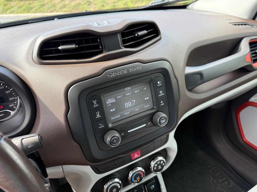 2015 Jeep Renegade Image 19