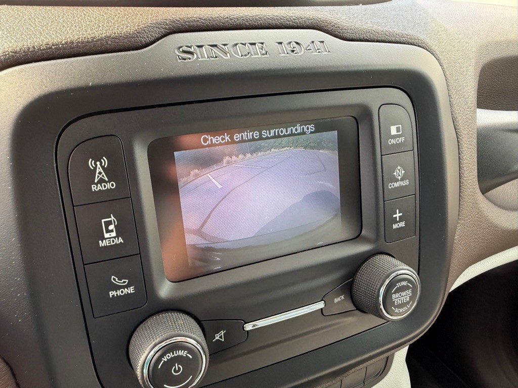 2015 Jeep Renegade Image 20