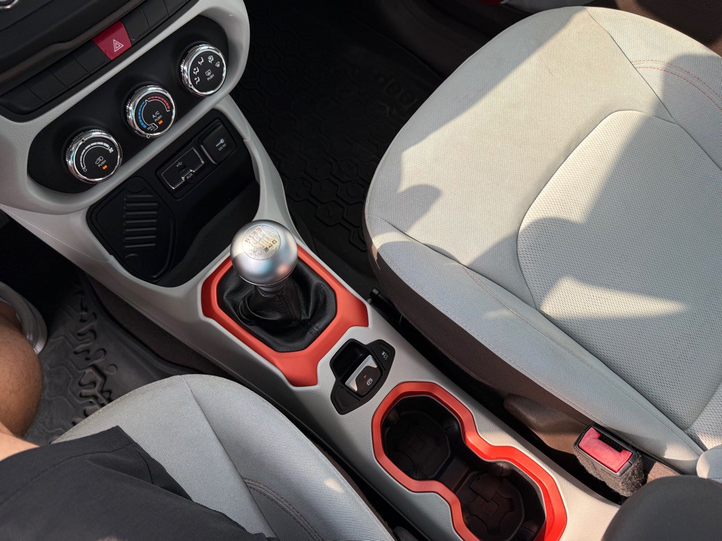 2015 Jeep Renegade Image 21
