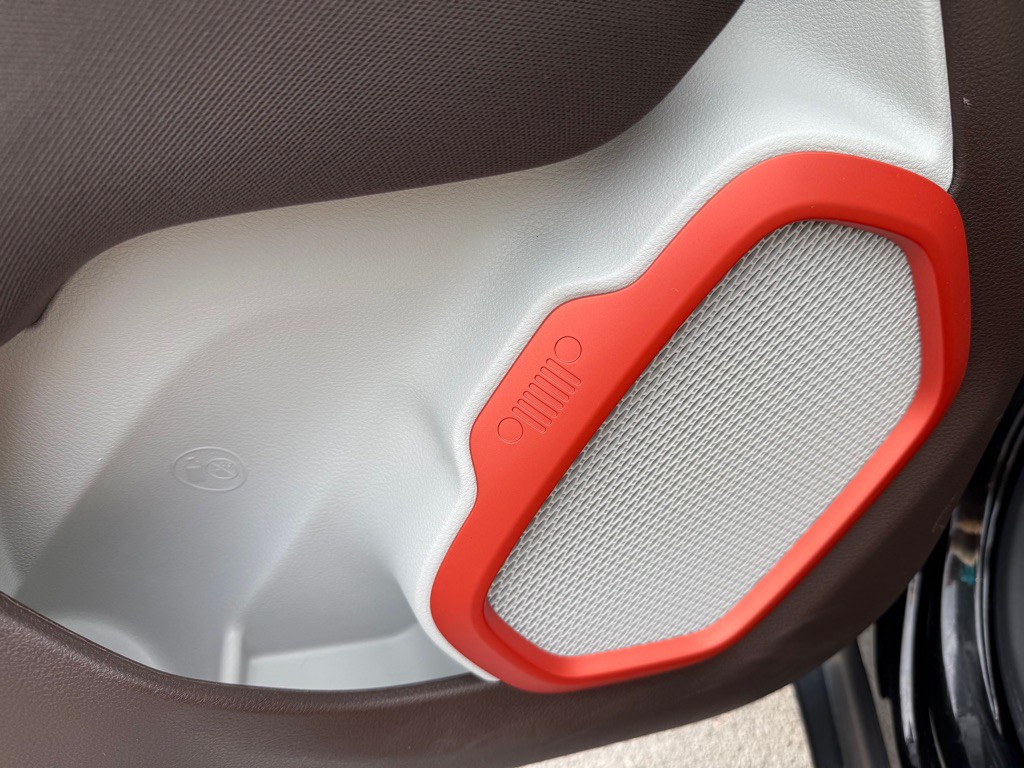 2015 Jeep Renegade Image 24