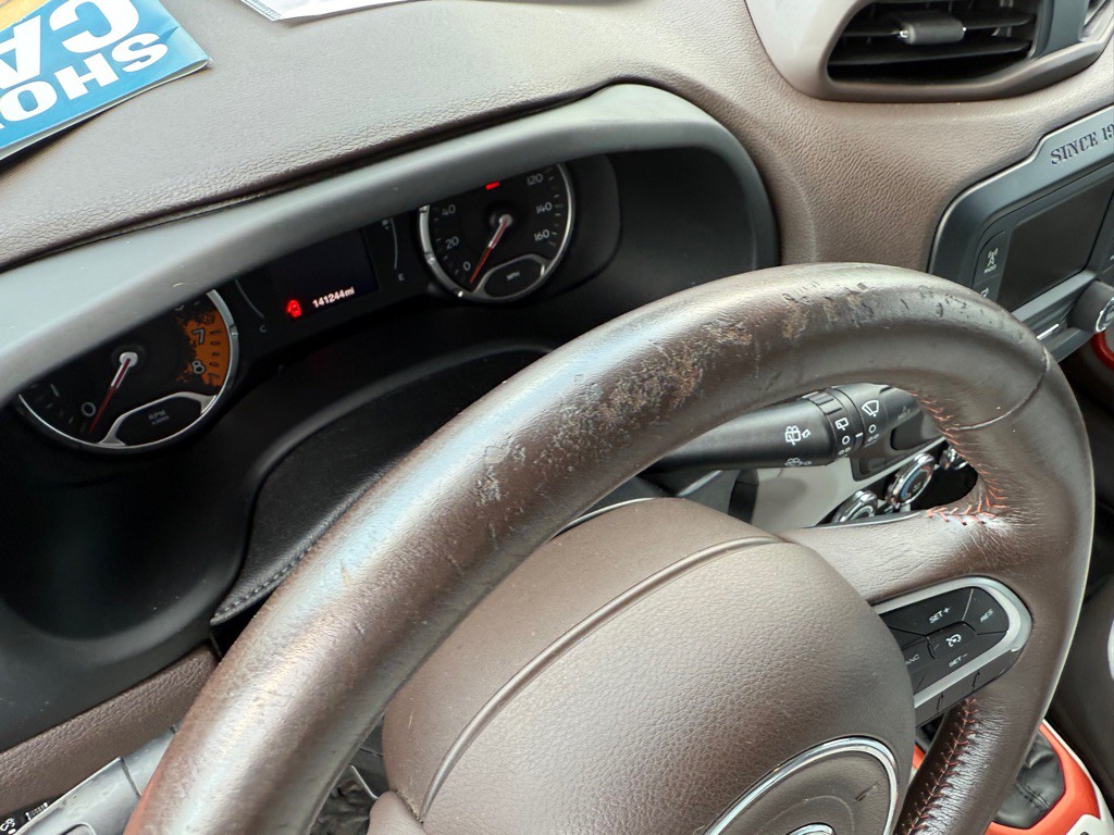2015 Jeep Renegade Image 39