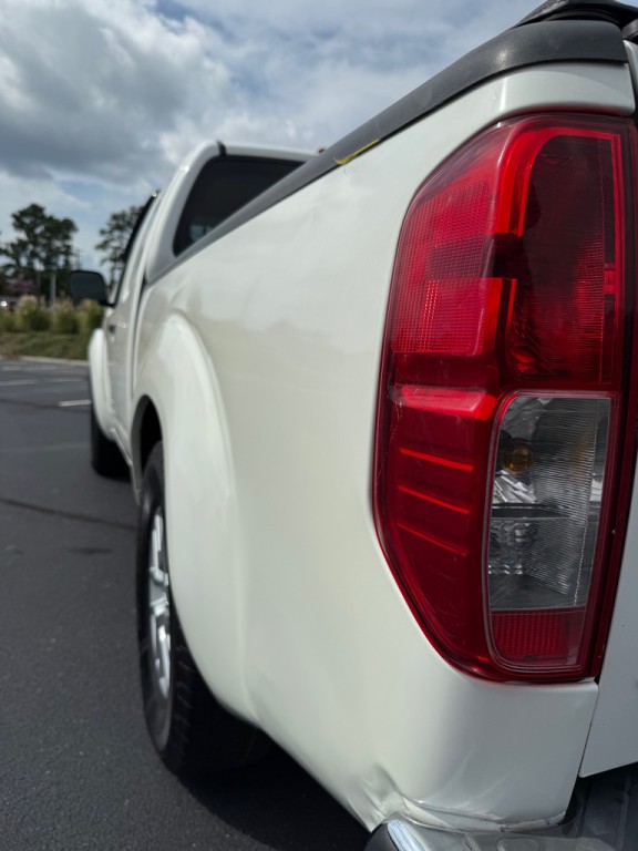 2017 Nissan Frontier Image 24
