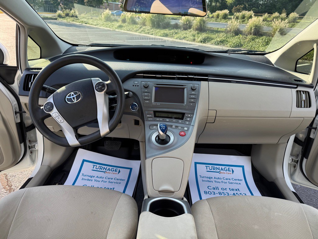 2015 Toyota Prius Image 13