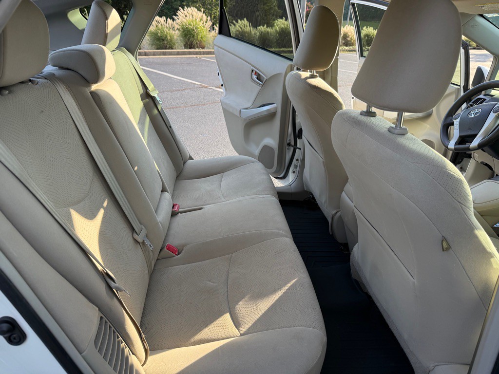 2015 Toyota Prius Image 16