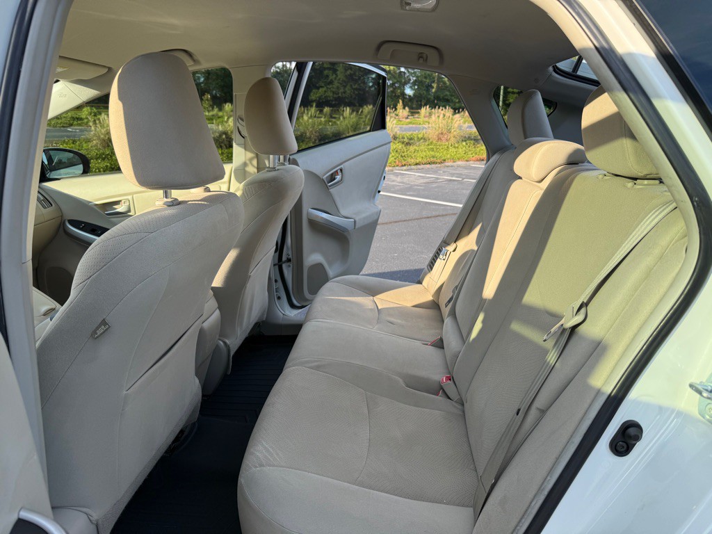 2015 Toyota Prius Image 18