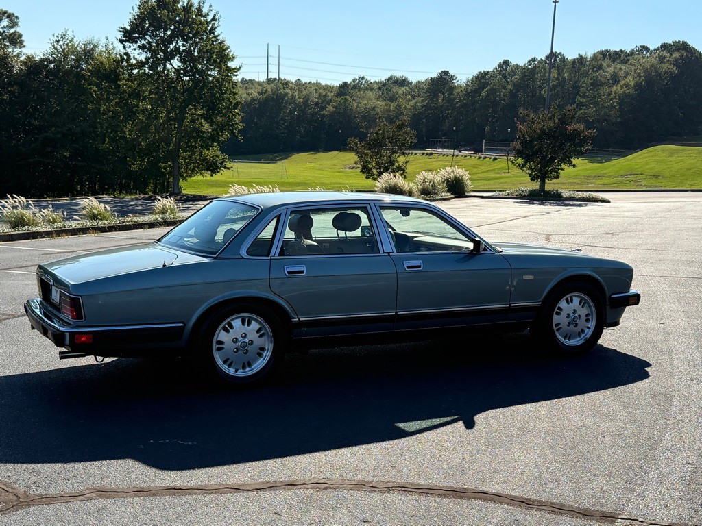 1994 Jaguar XJ Image 10